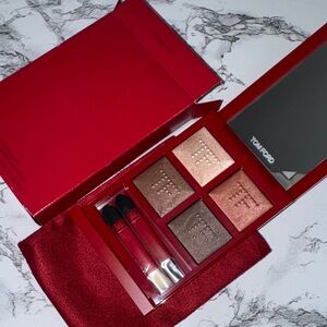 NWT Tom Ford eyeshadow quad: 03 Body Heat
Never used
Still in box
LE package